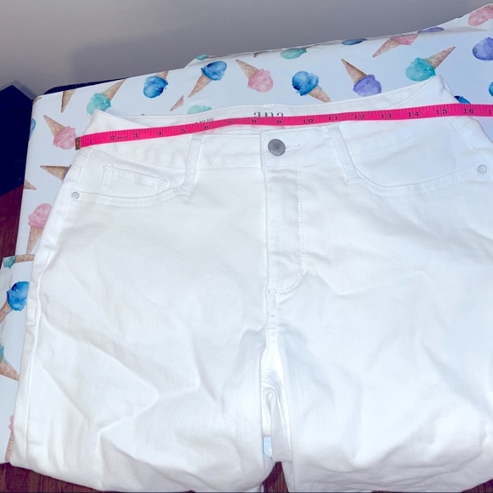 A.N.A. White Bermuda Mid-rise Shorts Size 8